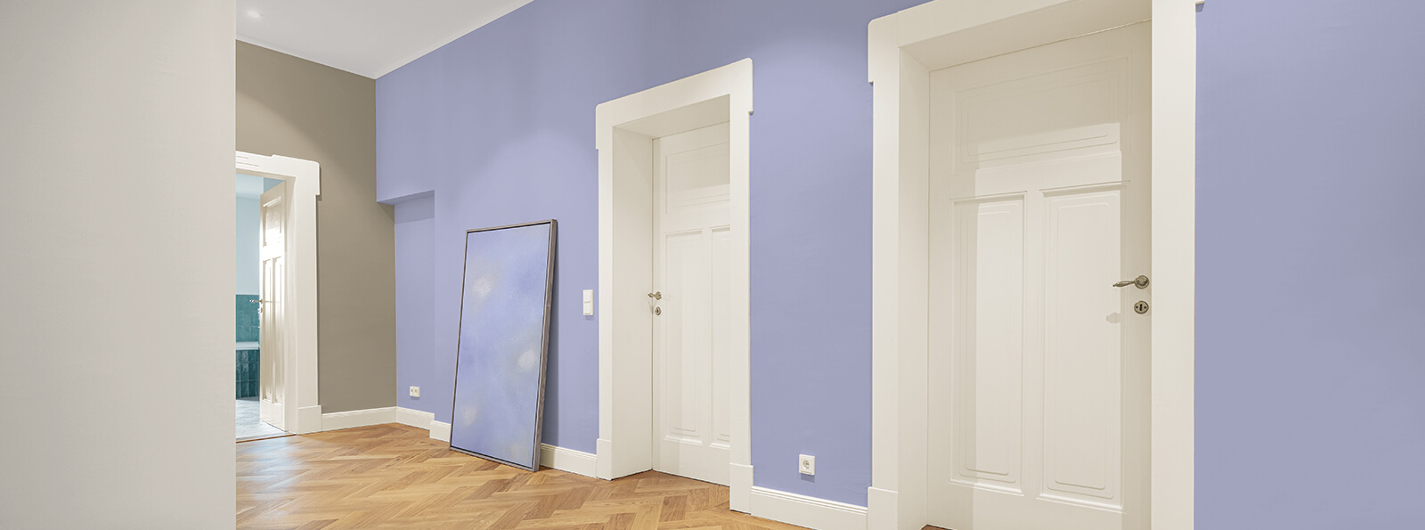 Wangestaltung Diele: Trend Farbe 2025 Cosmic Light